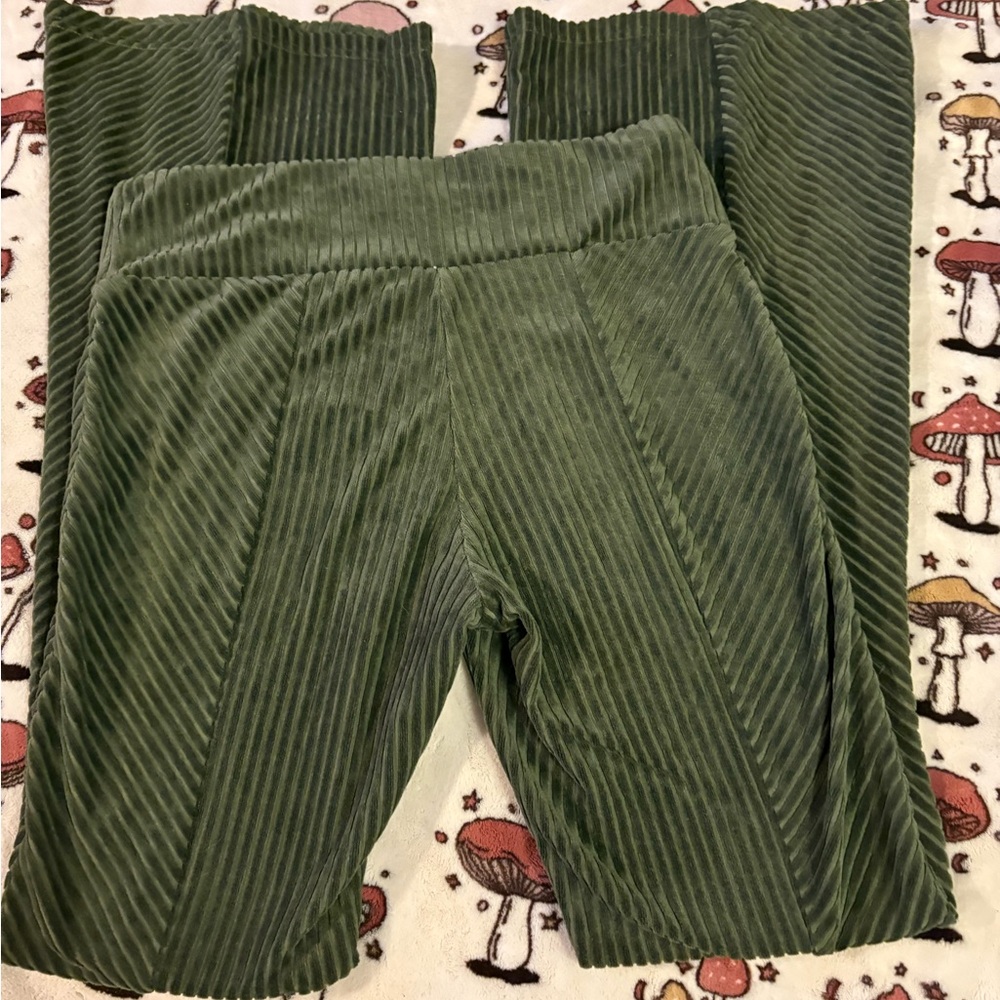 Bundle of 2 No Boundaries Women’s Flared Leggings - Green and Brown Size Medium - Picture 3 of 9